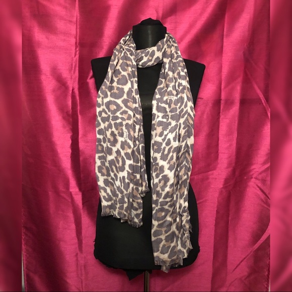 Cheetah/ leopard print Coach scarf - Picture 5 of 8